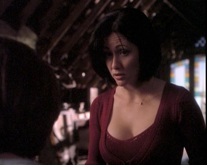 Charmed-Online-dot-net_109TheWitchIsBack0648.jpg