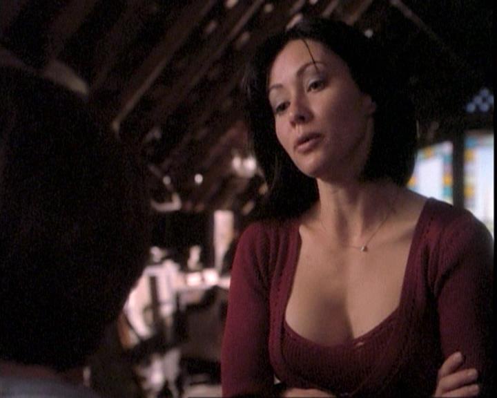 Charmed-Online-dot-net_109TheWitchIsBack0652.jpg