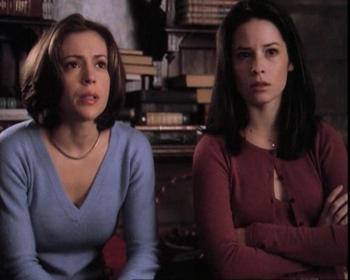 Charmed-Online-dot-net_109TheWitchIsBack0674.jpg