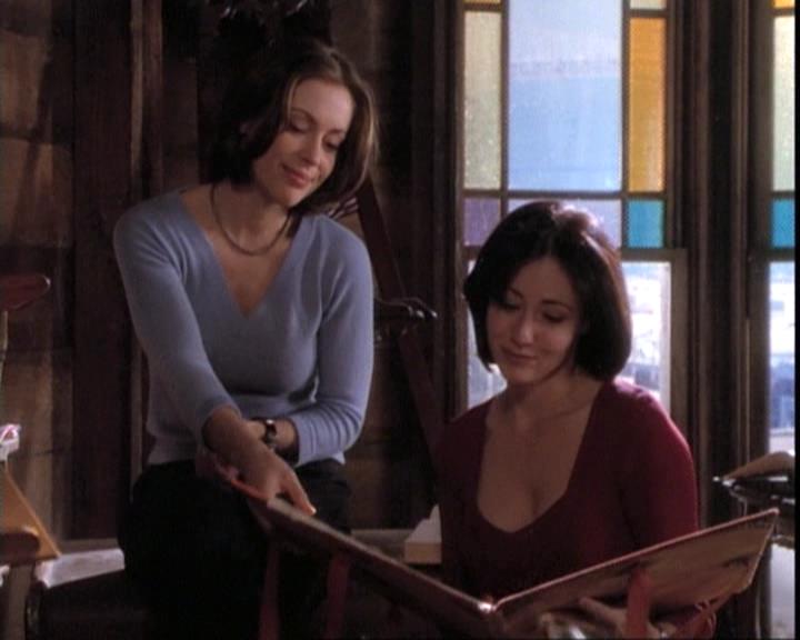 Charmed-Online-dot-net_109TheWitchIsBack0731.jpg