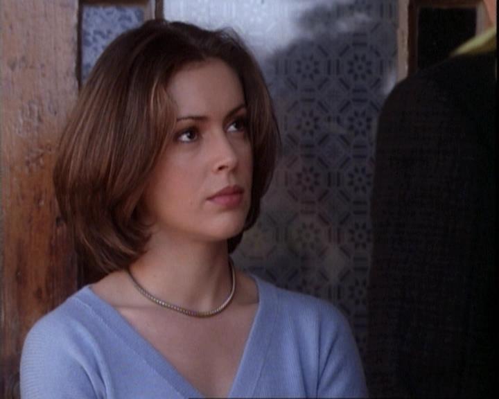 Charmed-Online-dot-net_109TheWitchIsBack0832.jpg
