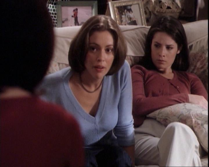 Charmed-Online-dot-net_109TheWitchIsBack0878.jpg