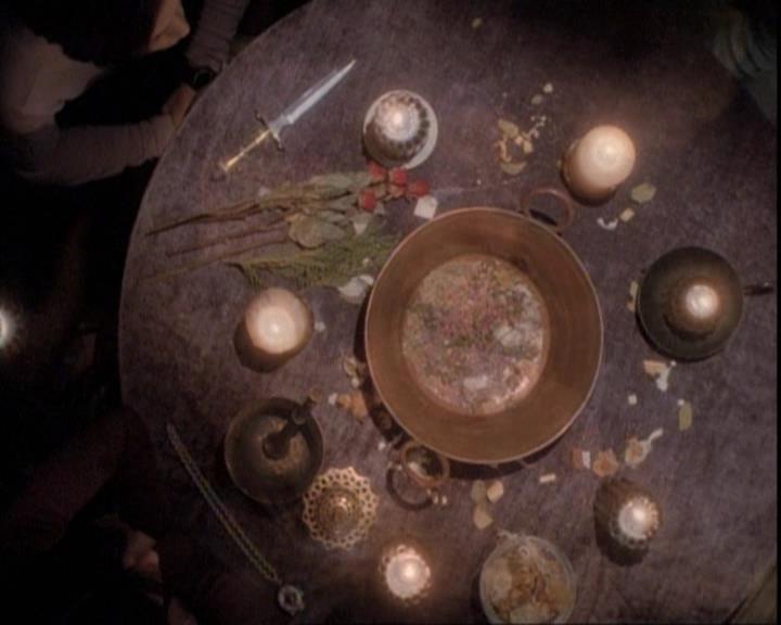 Charmed-Online-dot-net_109TheWitchIsBack0893.jpg