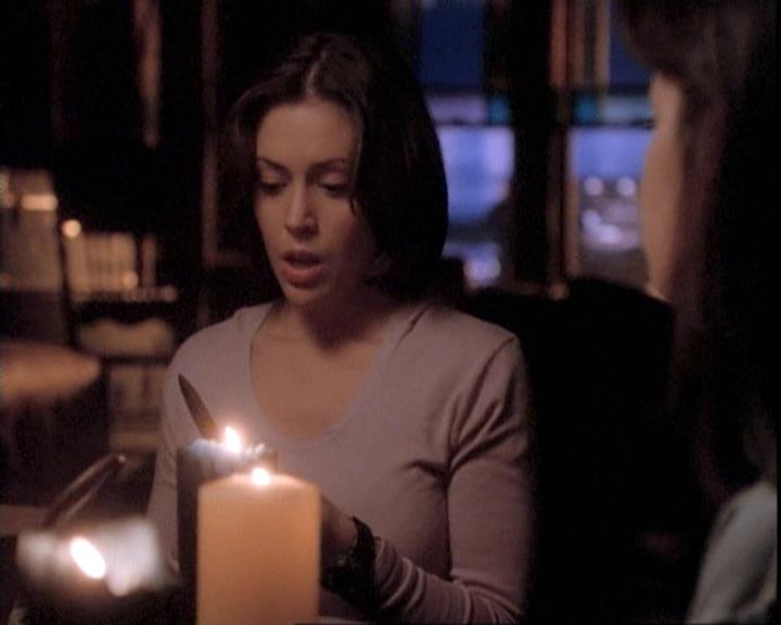Charmed-Online-dot-net_109TheWitchIsBack0900.jpg