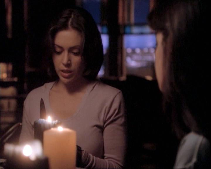 Charmed-Online-dot-net_109TheWitchIsBack0901.jpg