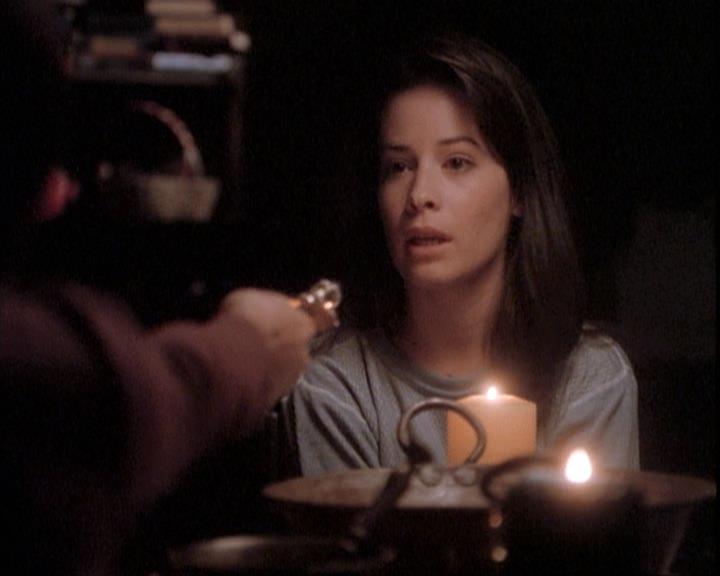 Charmed-Online-dot-net_109TheWitchIsBack0921.jpg