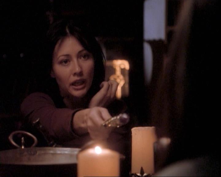 Charmed-Online-dot-net_109TheWitchIsBack0922.jpg