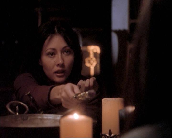 Charmed-Online-dot-net_109TheWitchIsBack0924.jpg