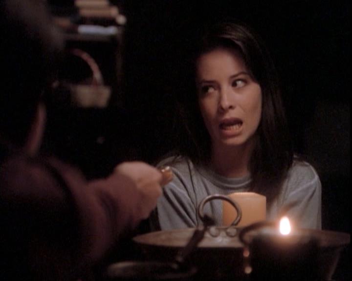 Charmed-Online-dot-net_109TheWitchIsBack0926.jpg