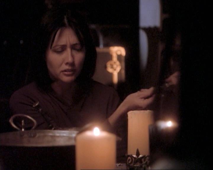 Charmed-Online-dot-net_109TheWitchIsBack0937.jpg
