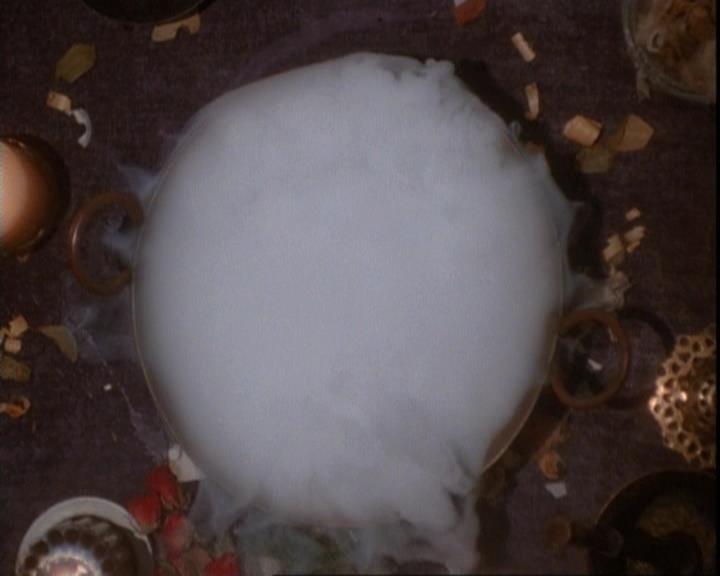 Charmed-Online-dot-net_109TheWitchIsBack0955.jpg