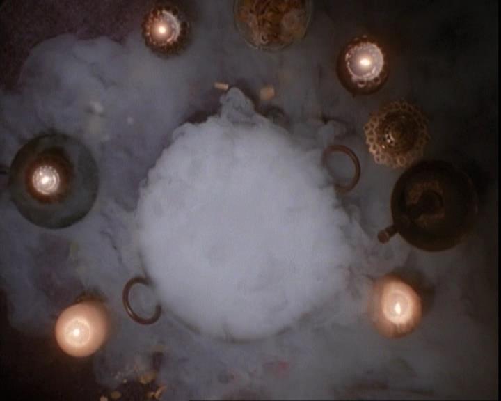 Charmed-Online-dot-net_109TheWitchIsBack0958.jpg