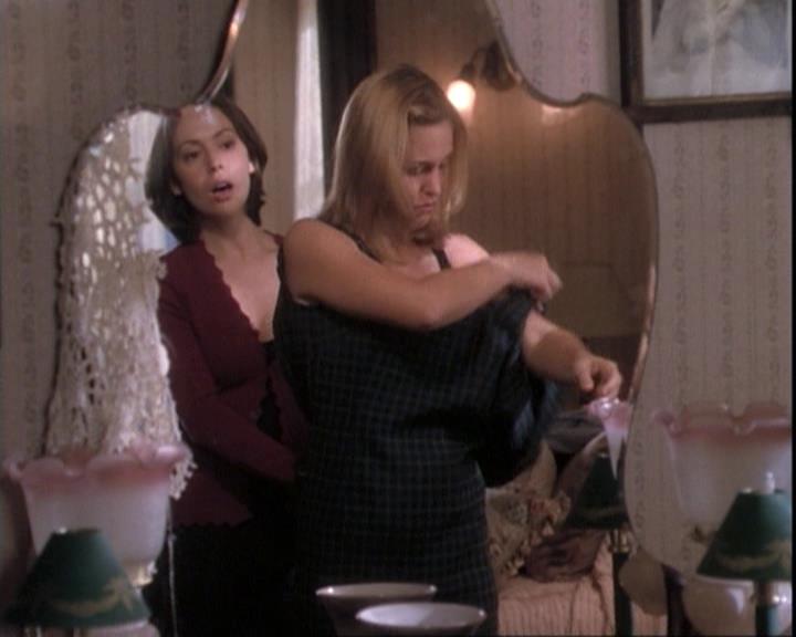Charmed-Online-dot-net_109TheWitchIsBack1012.jpg