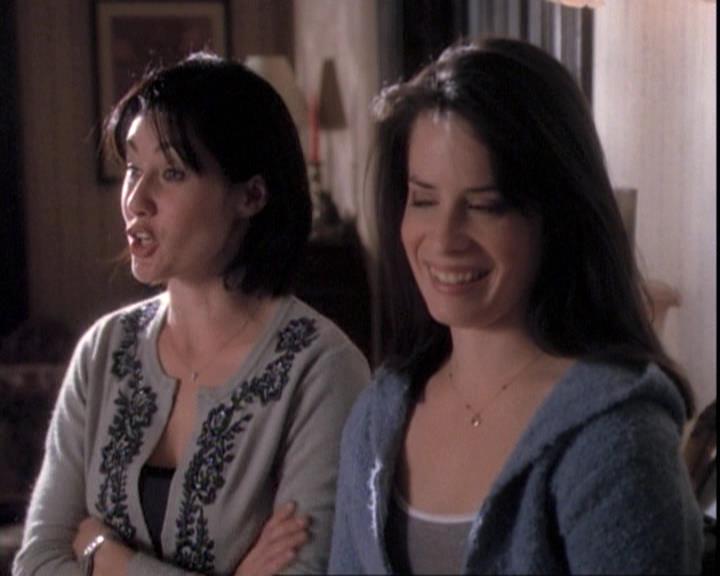 Charmed-Online-dot-net_109TheWitchIsBack1059.jpg