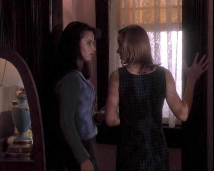 Charmed-Online-dot-net_109TheWitchIsBack1068.jpg