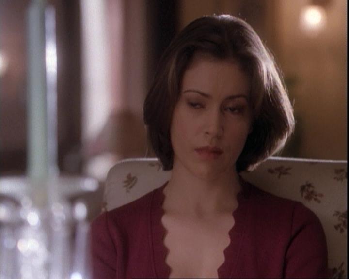 Charmed-Online-dot-net_109TheWitchIsBack1176.jpg