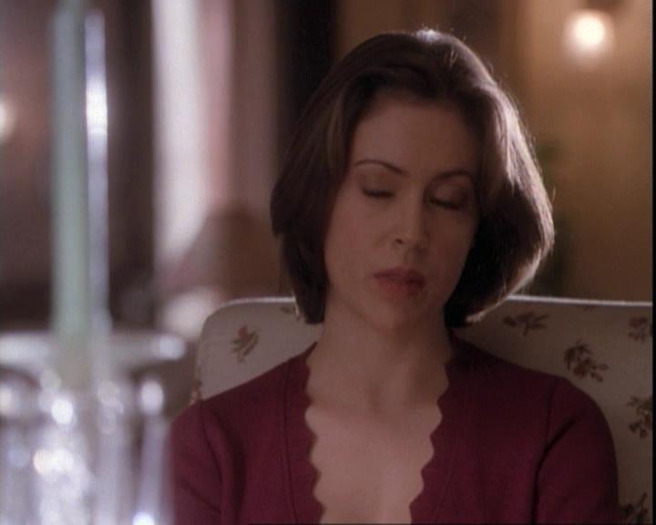 Charmed-Online-dot-net_109TheWitchIsBack1178.jpg