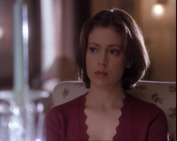 Charmed-Online-dot-net_109TheWitchIsBack1226.jpg