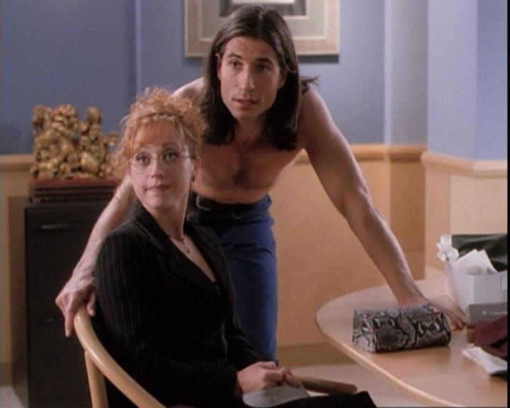 Charmed-Online-dot-net_109TheWitchIsBack1294.jpg