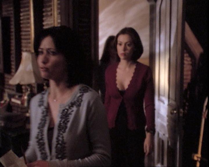 Charmed-Online-dot-net_109TheWitchIsBack1310.jpg