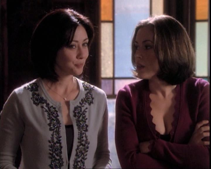 Charmed-Online-dot-net_109TheWitchIsBack1334.jpg