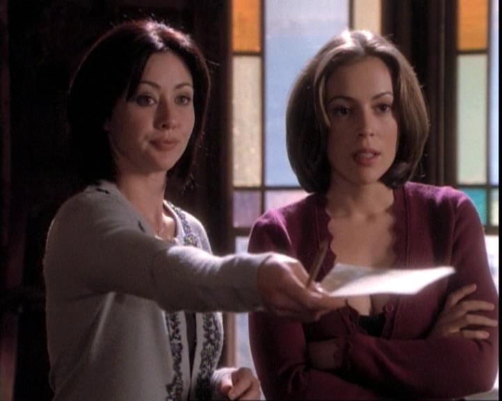 Charmed-Online-dot-net_109TheWitchIsBack1343.jpg