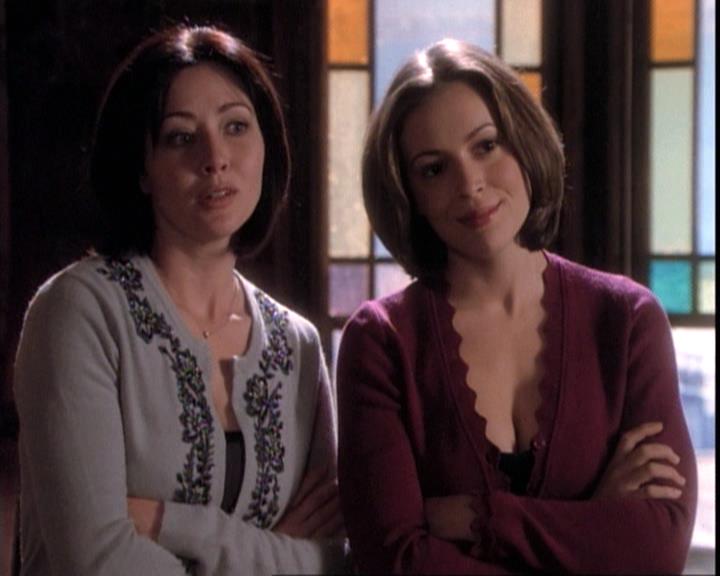 Charmed-Online-dot-net_109TheWitchIsBack1389.jpg