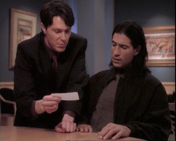 Charmed-Online-dot-net_109TheWitchIsBack1414.jpg