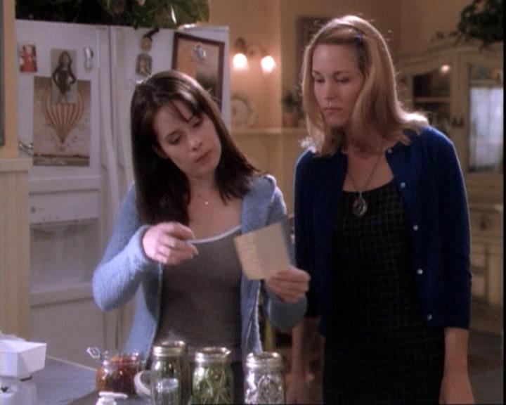Charmed-Online-dot-net_109TheWitchIsBack1433.jpg