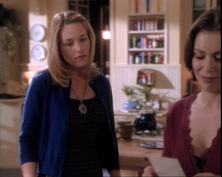 Charmed-Online-dot-net_109TheWitchIsBack1435.jpg