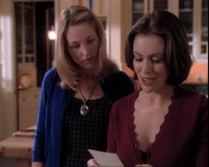 Charmed-Online-dot-net_109TheWitchIsBack1436.jpg