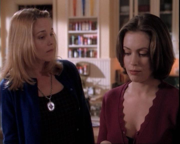 Charmed-Online-dot-net_109TheWitchIsBack1460.jpg