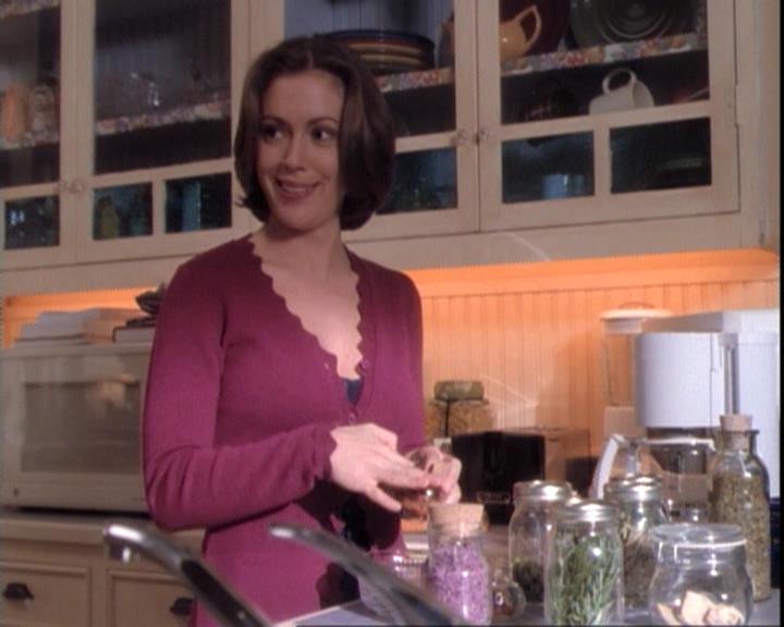Charmed-Online-dot-net_109TheWitchIsBack1471.jpg