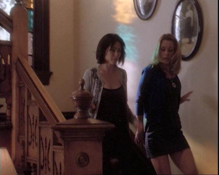 Charmed-Online-dot-net_109TheWitchIsBack1592.jpg