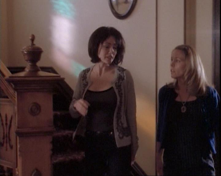 Charmed-Online-dot-net_109TheWitchIsBack1593.jpg