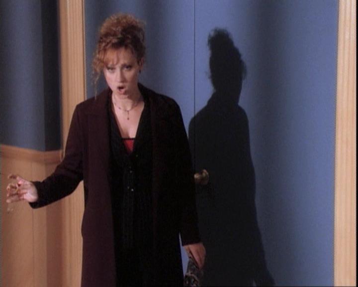 Charmed-Online-dot-net_109TheWitchIsBack1791.jpg
