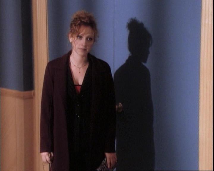 Charmed-Online-dot-net_109TheWitchIsBack1793.jpg