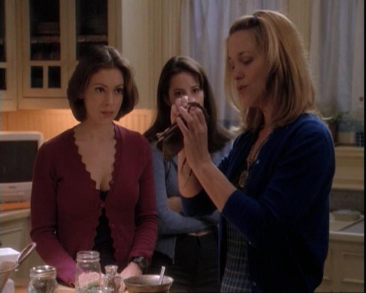 Charmed-Online-dot-net_109TheWitchIsBack2015.jpg