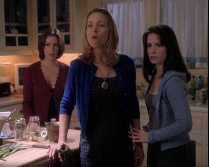 Charmed-Online-dot-net_109TheWitchIsBack2029.jpg