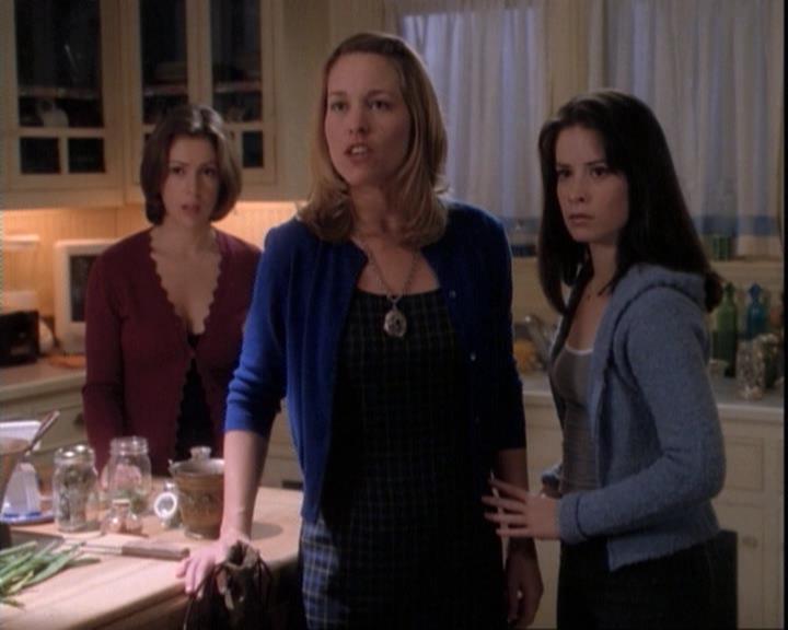 Charmed-Online-dot-net_109TheWitchIsBack2030.jpg