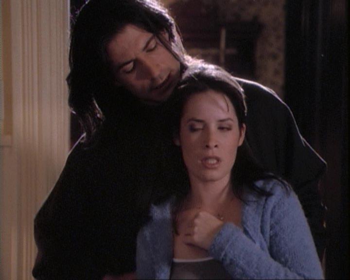 Charmed-Online-dot-net_109TheWitchIsBack2043.jpg