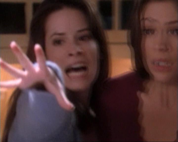 Charmed-Online-dot-net_109TheWitchIsBack2068.jpg