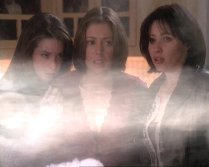 Charmed-Online-dot-net_109TheWitchIsBack2084.jpg