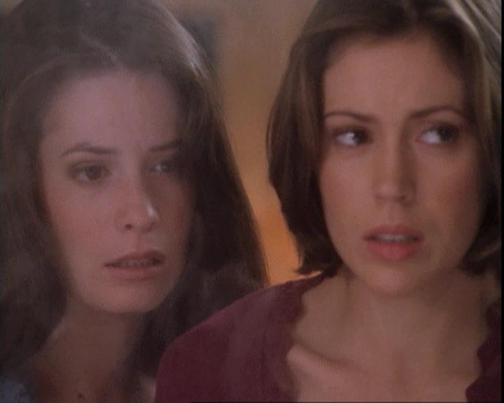 Charmed-Online-dot-net_109TheWitchIsBack2097.jpg