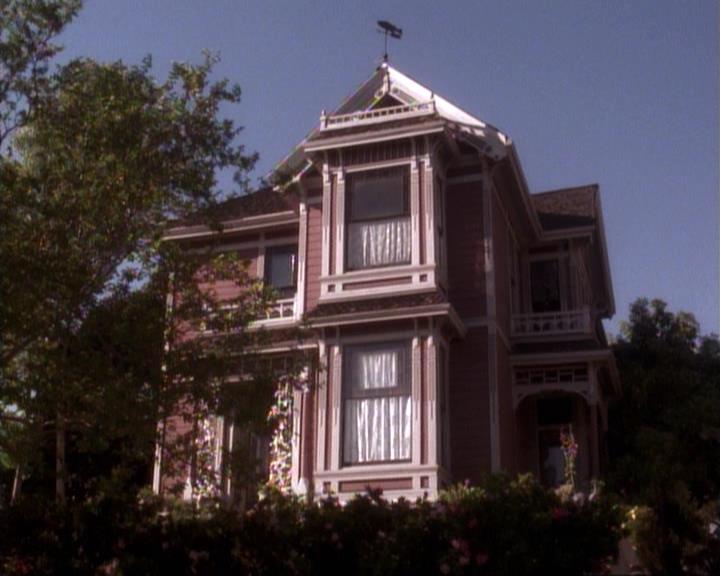 Charmed-Online-dot-net_109TheWitchIsBack2175.jpg