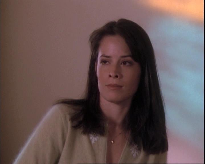 Charmed-Online-dot-net_109TheWitchIsBack2196.jpg
