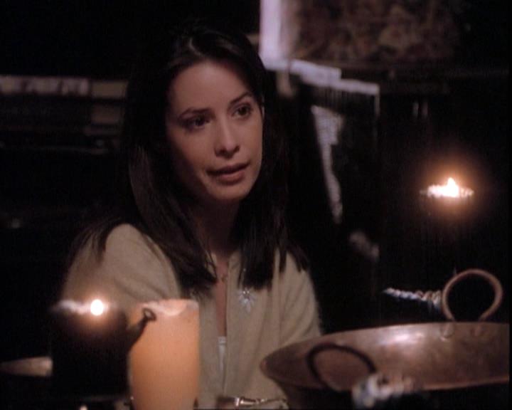 Charmed-Online-dot-net_109TheWitchIsBack2235.jpg