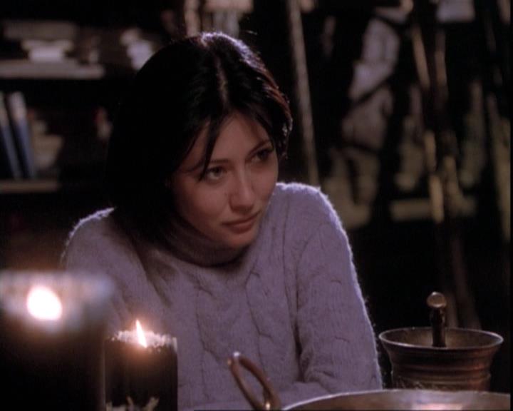 Charmed-Online-dot-net_109TheWitchIsBack2243.jpg