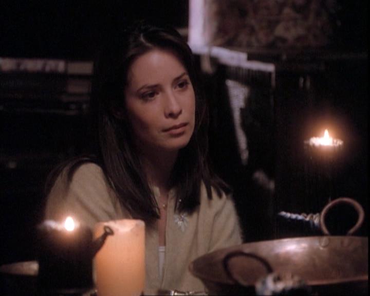 Charmed-Online-dot-net_109TheWitchIsBack2268.jpg