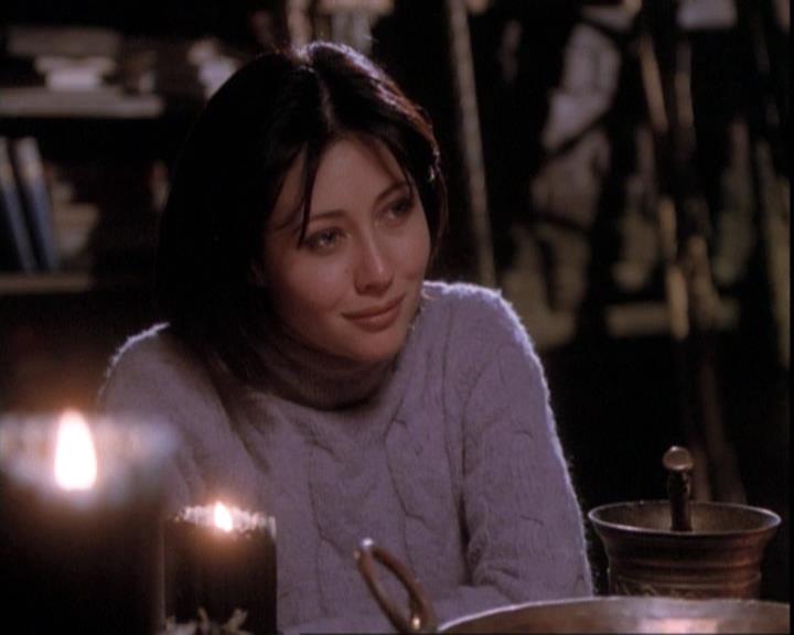 Charmed-Online-dot-net_109TheWitchIsBack2273.jpg